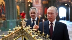 Russia -- Russia's President Vladimir Putin and Defence minister Sergei Shoigu