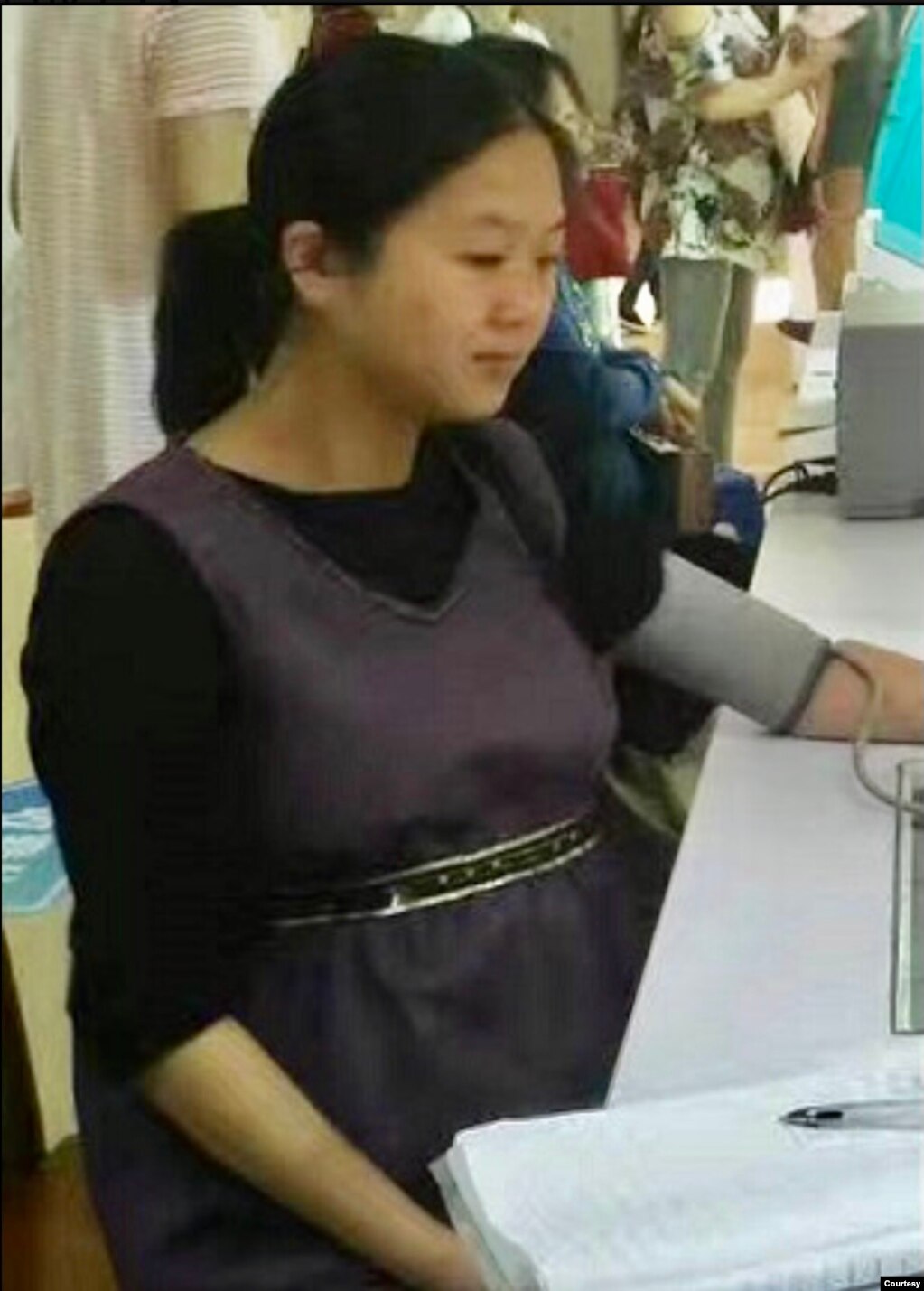 深圳11·15大抓捕中王军的妻子严均均申请丈夫取保候审。（图片来自网络）(photo:VOA)