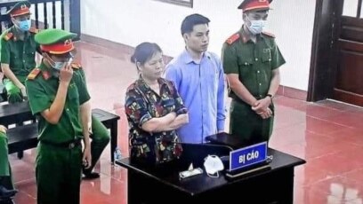 Bà Cấn Thị Thêu và Trịnh Bá Tư tại phiên toà ngày 5/5/2021.