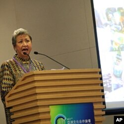 菲律宾代表团长艾瓦雷兹发言满腔热忱