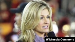 Erin Andrews, penyiar olahraga stasiun TV Fox Sports, ketika masih bekerja untuk jaringan televisi ESPN (foto: dok).