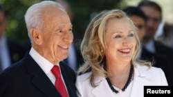 Israel's President Shimon Peres (L) stands with U.S. Secretary of State Hillary Clinton before their meeting in Jerusalem July 16, 2012