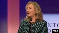 Menlu AS Hillary Rodham Clinton berbicara pada forum yang diselenggarakan oleh Clinton Global Initiative di New York (24/9). 