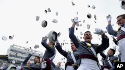 West Point စစ်တက္ကသိုလ် နွေရာသီသင်တန်းအပြီး ခေါင်းအုံးရိုက်ပွဲမြင်ကွင်း။