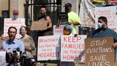 Người biểu tình phản đối việc tống xuất người thuê ra khỏi nhà ở Mỹ.