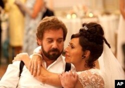 Left to Right: Paul Giamatti as Barney and Minnie Driver as 2nd Mrs. “P”