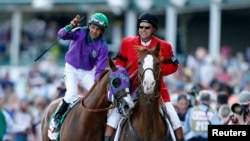 Victor Espinoza (L) atop California Chrome gestures after winning the 2014 Kentucky Derby at Churchill Downs May 3, 2014 (Brian Spurlock-USA TODAY)