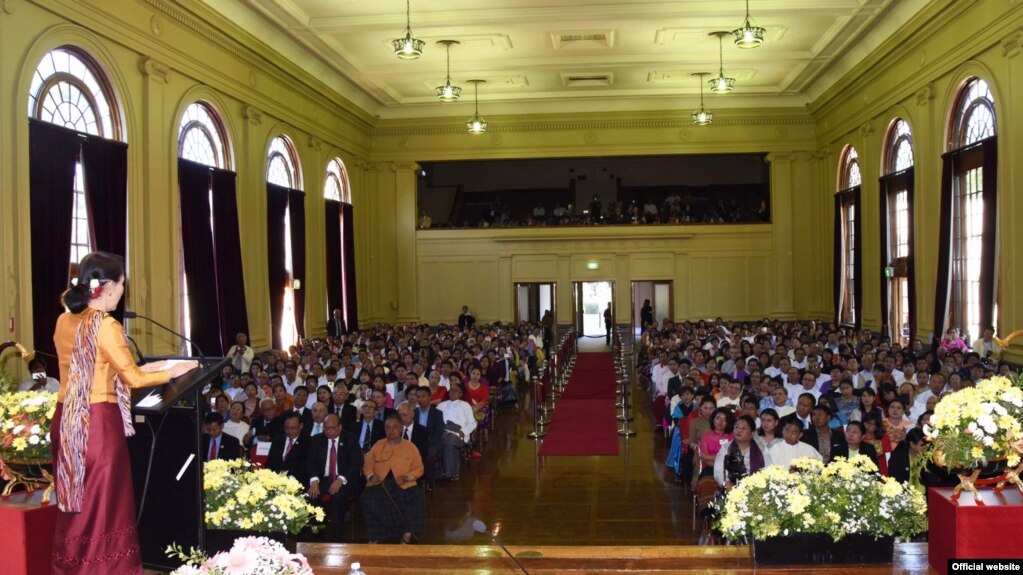 ၾသစေတးသွ်ႏိုင္ငံမွာ ေဒၚေအာင္ဆန္းစုၾကည္နဲ႔ ျမန္မာလူမႈအသိုင္းအ၀ိုင္းေတြ ေတြ႕ဆံုစဥ္