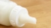 30 trẻ ngộ độc vì chất lau sàn nhà trộn trong sữa