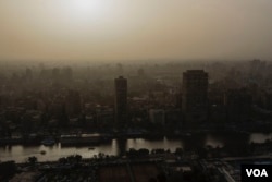 ພັນປີມາແລ້ວທີ່ແມ່ນໍ້ານາຍລ໌ ເປັນໝາກຫົວໃຈຂອງວັດທະນະທໍາ ແລະເສດຖະກິດຂອງອີຈິບ. ແຕ່ດຽວນີ້ຊາວອີຈິບຢ້ານວ່າ ເຂື່ອນເຣແນສຊັນຂອງເທິໂອເປຍອາດນໍາຄວາມຫາຍຍະນະ ມາສູ່ສິ່ງແວດລ້ອມຂອງປະເທດຕົນ. (ພາບຖ່າຍໃນເດືອນກຸມພາ 2018 ໂດຍວີອເອ)