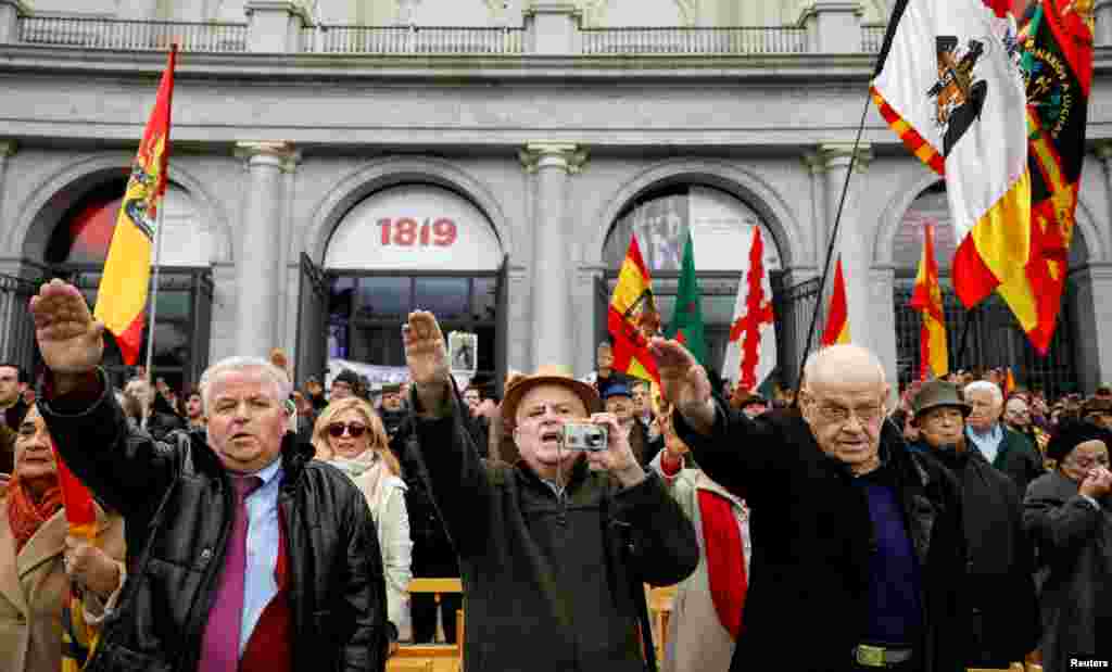 Supporters of Spain&#39;s former leader Francisco Franco give fascist salutes during a gathering commemorating the anniversary of Franco&#39;s death at Madrid&#39;s Plaza de Oriente on November 18, 2018.