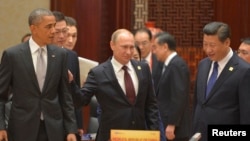 (L-R, front) U.S. President Barack Obama, Russian President Vladimir Putin and Chinese President Xi Jinping attend a plenary session during the Asia Pacific Economic Cooperation (APEC) Summit in Beijing, Nov. 11, 2014. 