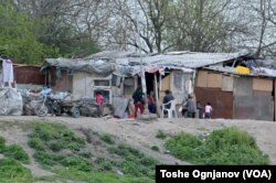 Roma kids in North Macedonia. (VOA Photo/Toshe Ognjanov)