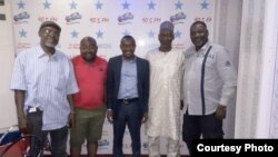 Les panelistes d’une émission de débat politiques ont commenté la destitution du chef coutumier et opposant au régime Biya, le 8 décembre 2019. (Crédit photo/MRC)