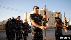 Members of the Palestinian security forces take part in a training session in the West Bank city of Hebron, May 22, 2013.