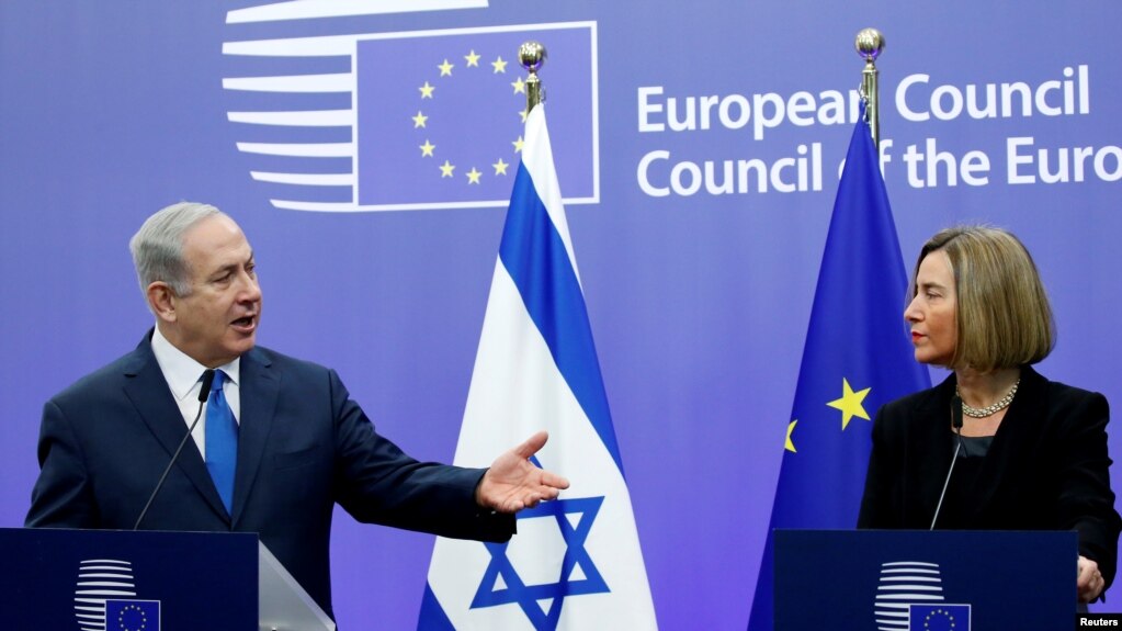លោក Benjamin Netanyahu នាយករដ្ឋមន្ត្រី​អ៊ីស្រាអែល និង​ប្រធាន​គោល​នយោបាយ​ការបរទេស​នៃ​សហភាព​អឺរ៉ុប​លោកស្រី Federica Mogherini នៅ​ក្រុមប្រឹក្សា​អឺរ៉ុប​នៅ​ក្នុង​ក្រុង​ប្រ៊ុចសែល ប្រទេស​ប៊ែលហ្ស៊ិក កាលពី​ថ្ងៃទី១១ ខែធ្នូ ឆ្នាំ២០១៧។