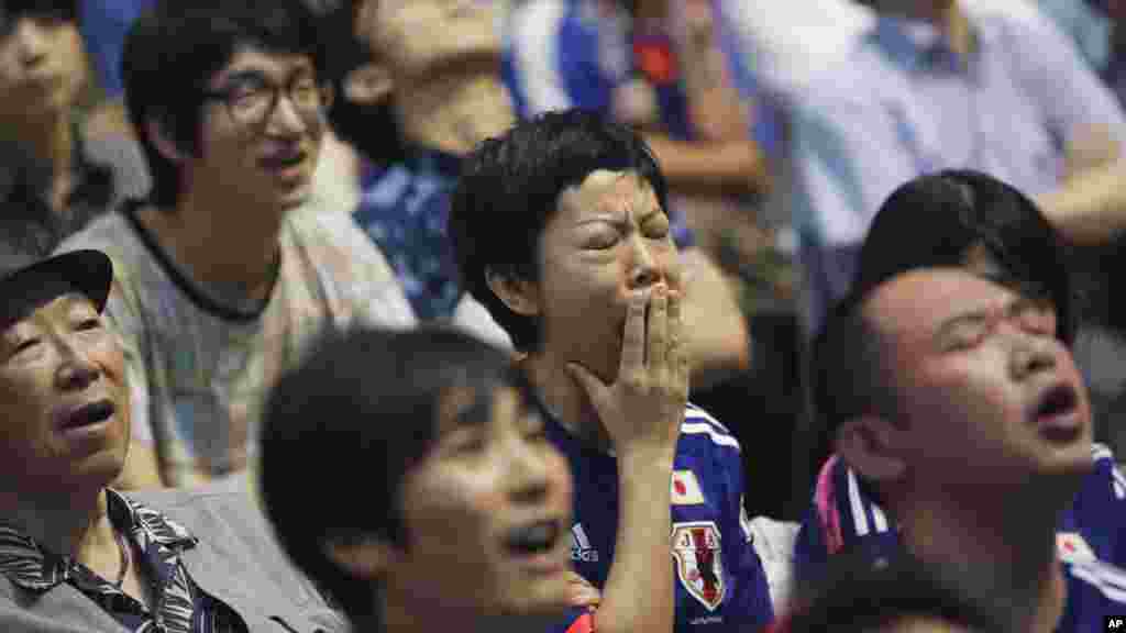 Les supportteurs de l&#39;équipe nationale féminine du Japon, déçus, après&nbsp;leur défaite 5-2 face aux États-Unis en match de finale de la Coupe du Monde Féminine de la FIFA à Vancouver, Colombie-Britannique, le Canada, le dimanche 5 juillet 2015.