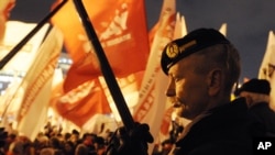 Para pendukung partai oposisi Ukraina menggelar aksi protes di Kiev, Ukraine (6/11). 
