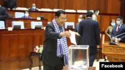 Prime Minister Hun Sen cast a vote on the draft state of emergency legislation at the National Assembly in Phnom Penh, Cambodia, Friday, April 10, 2020. (Photo from National Assembly Facebook page) 