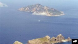 ໝູ່ເກາະ ທີ່ຍີ່ປຸນເອີ້ນວ່າ Senkaku ແລະຈີນເອີ້ນວ່າ Diaoyu ໃນທະເລຈີນ ຕາເວັນອອກ