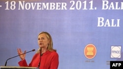 Ngoại trưởng Hoa Kỳ Hillary Clinton nói chuyện tại hội nghị thương mại và đầu tư ASEAN