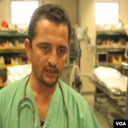 Dr. Abdul Khabeir, afganistanski hirurg ortoped koji se tri godine obučavao uz kolege hirurge iz sastava Američkih zračnih snaga stacioniranih u Kandaharu