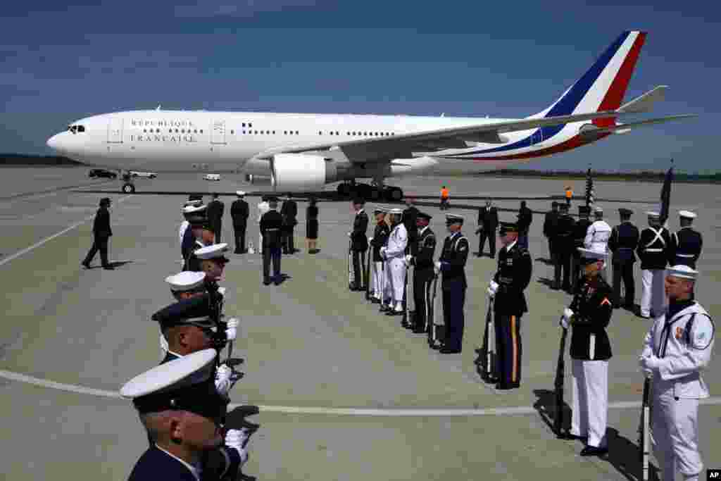 An American Honor Guard greets the French Delegation as their plane arrives at Dulles International Airport in Virginia, May 18, 2012, for the attend the G8 Summit. 