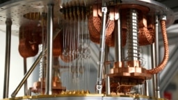 2018年2月27日位於紐約約克鎮高地量子計算機中使用的電子設備。