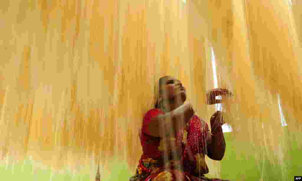 An Indian woman sorts strands of drying seviiyan - thin noodles - at a food factory in Chennai. The food is used for preparing &#39;sheerkhorma&#39;, a traditional sweet dish prepared by Muslims during the holy month of Ramadan.