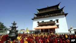 Lamas attend a lecture session by Dalai Lama at Gandantegcheling monastery in Ulan Bator . 2006