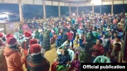 ကခ်င္စစ္ေရွာင္ ဒုကၡသည္ IDP မ်ား ခရစၥမတ္ပဲြေတာ္ က်င္းပေနစဥ္ (မွတ္တမ္းဓာတ္ပံု - KBC KACHIN) 