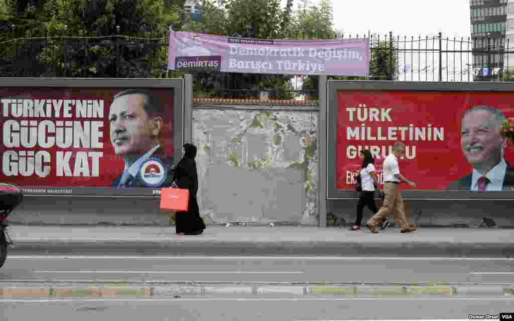 Competing campaign billboards for the presidential election line the street, Turkey, Aug. 10, 2014. (Mehtap Colak Yilmaz/VOA)