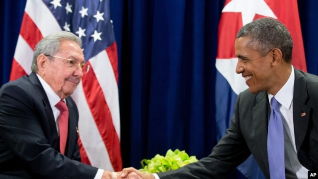 El presidente Barack Obama y el mandatario cubano Raúl Castro se reunieron en Nueva York, al margen de las sesiones de la Asamblea General de la ONU.
