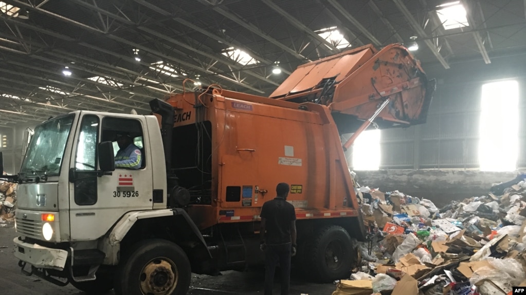 Trucks deliver trash and recycling waste at the District of Columbia’s Fort Totten Transfer Station in Washington, DC, on July 10, 2018. (AFP Photo)