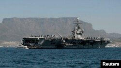 Portaviones USS Theodore Roosevelt donde viajará el jefe del Pentágono, Ash Carter, y su contraparte malaya, Hishammuddin Hussein.