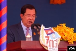 FILE - Prime Minister Hun Sen spoke at the annual ceremony to mark the anniversary of the fall of Khmer Rouge in 1979 at its headquarters in Phnom Penh, Jan. 7, 2017. (Hean Socheata/ VOA Khmer)