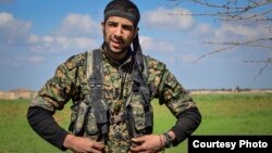 William Savage (27 tahun) warga AS yang membantu pasukan Kurdi (YPG) melawan ISIS di Suriah dilaporkan tewas (foto: dok). 