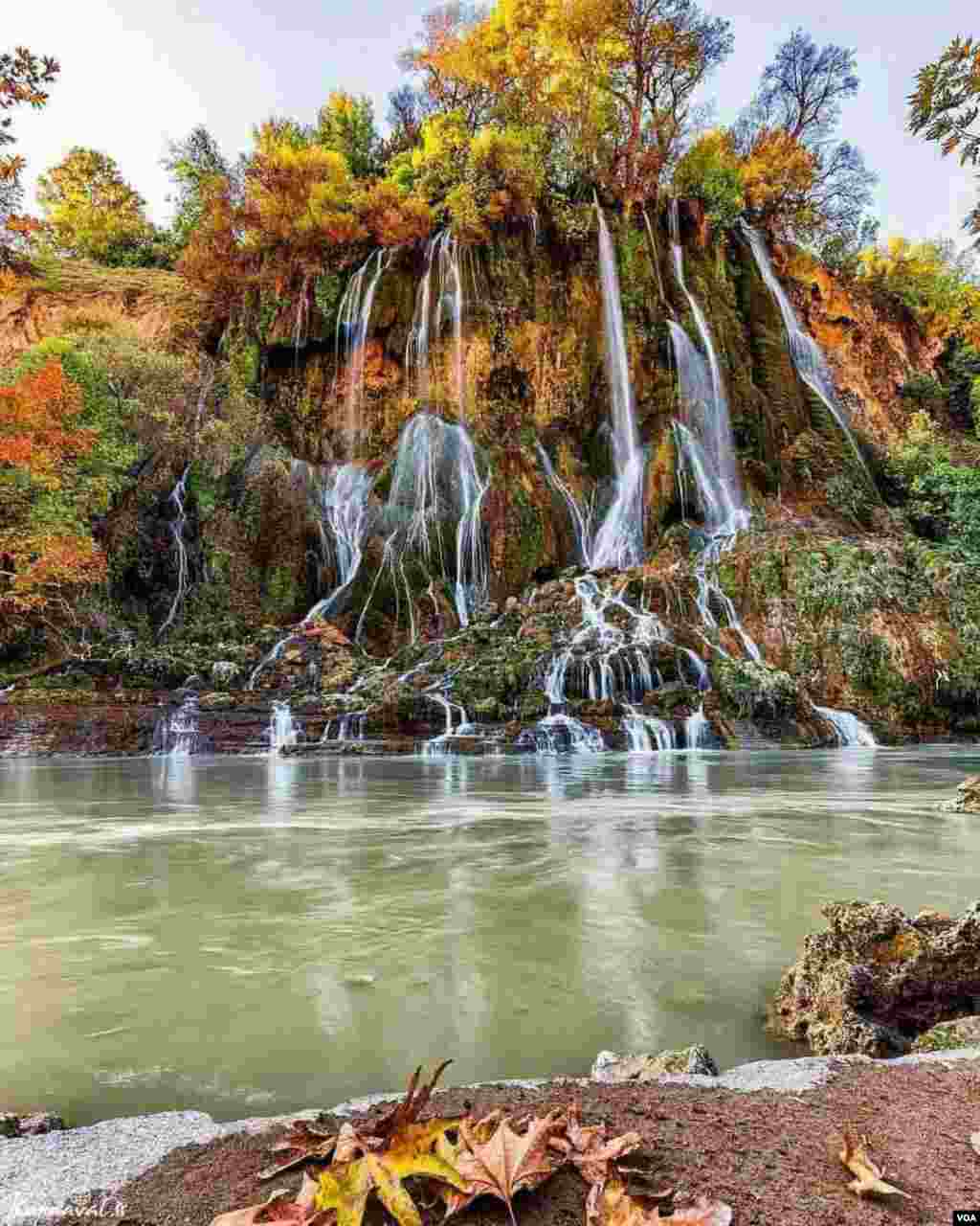 پاییز آبشار بیشه عکس: بهزاد میرزایی فتح آباد (ارسالی شما) 