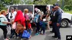 Migrants are loaded into a van by Mexican immigration authorities , near Metapa, Chiapas state, Mexico, June 5, 2019.