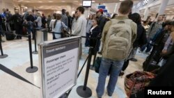 미국 유타주 솔트레이크 국제공항에서 수속을 기다리는 탑승객들. (자료사진)