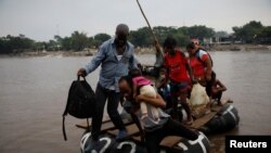 Foto migran ayisyen yo entèsepte sou lanmè. Foto achiv: 15 me 2019 REUTERS/Andres Martinez Casares - RC1BD5371FB0