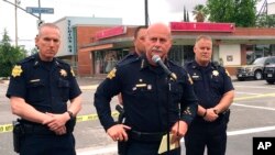 Fresno police chief Jerry Dyer, front, briefs reporters in Fresno, Calif., after a shooting, April 18, 2017.
