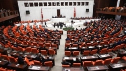 Turkiya: Deputatlar jinoiy javobgarlikka tortilishi mumkin