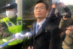 在公民记者张展的案子开庭前，律师张科科抵达上海浦东新区人民法院。（2020年12月28日）