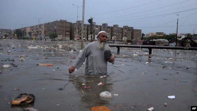 کراچی میں بارش رحمت کے بجائے زحمت