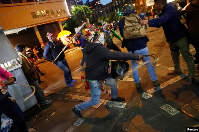 Muchos bolivianos siguen en las calles protestando por los resultados de la reciente elección del pasado 20 de octubre de 2019.