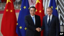 China's Premier Li Keqiang, left, shakes hands with European Council President Donald Tusk during an EU-China summit at the European Council headquarters in Brussels, Belgium, April 9, 2019.