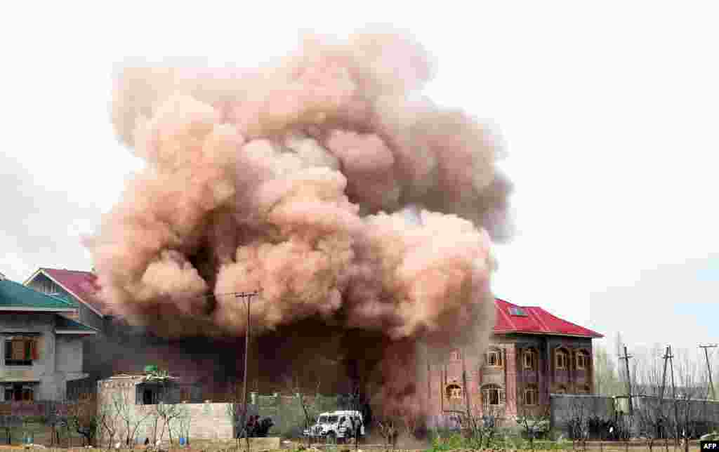 Indian army soldiers explode a residential house during clashes between suspected rebels and Indian forces in Chadoora, in the Badgam district south of Srinagar.