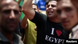 Protesters take part in a demonstration at Tahrir Square in Cairo June 15, 2012.