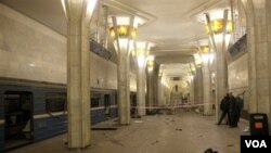 La estación de metro Oktyabrskaya en Minsk, continúa cerrada mientras siguen las investigaciones del atentado.